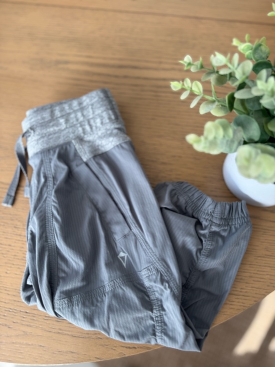 Ivivva Other - Girl Ivivva by Lululemon Gray Live To Move Capri Athletic Yoga Pants Size 7
